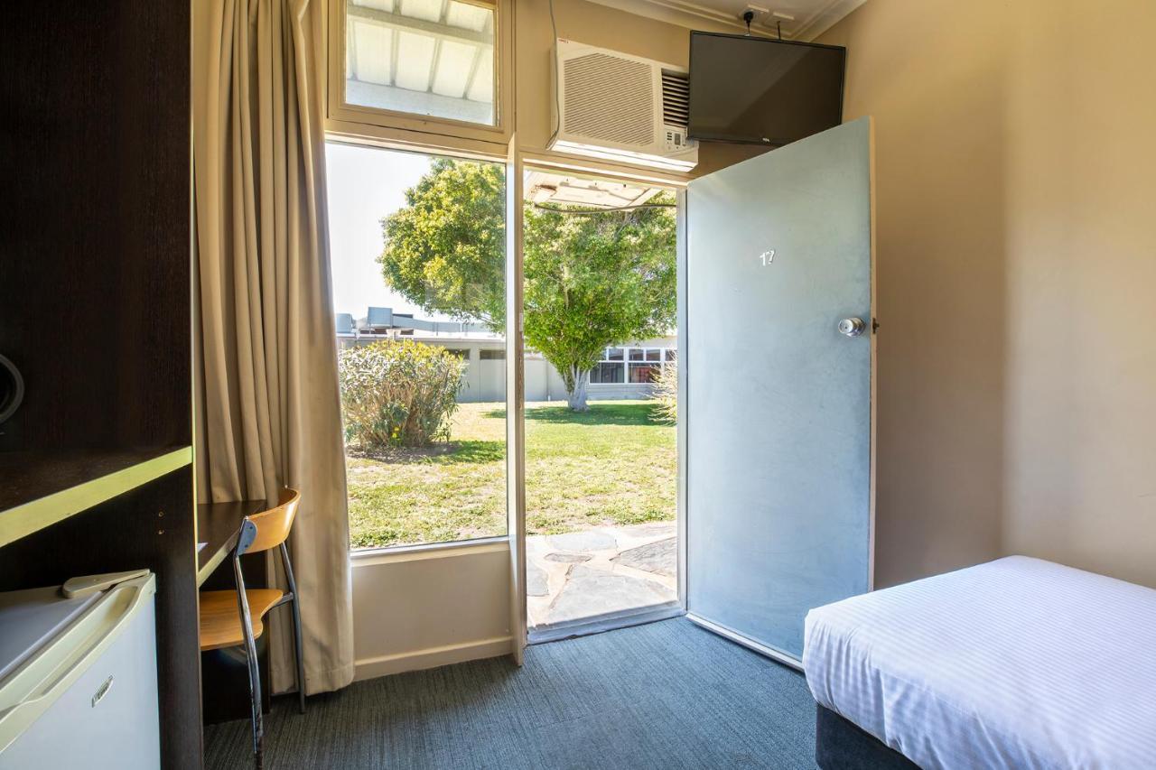 Links Hotel Seaton Екстер'єр фото