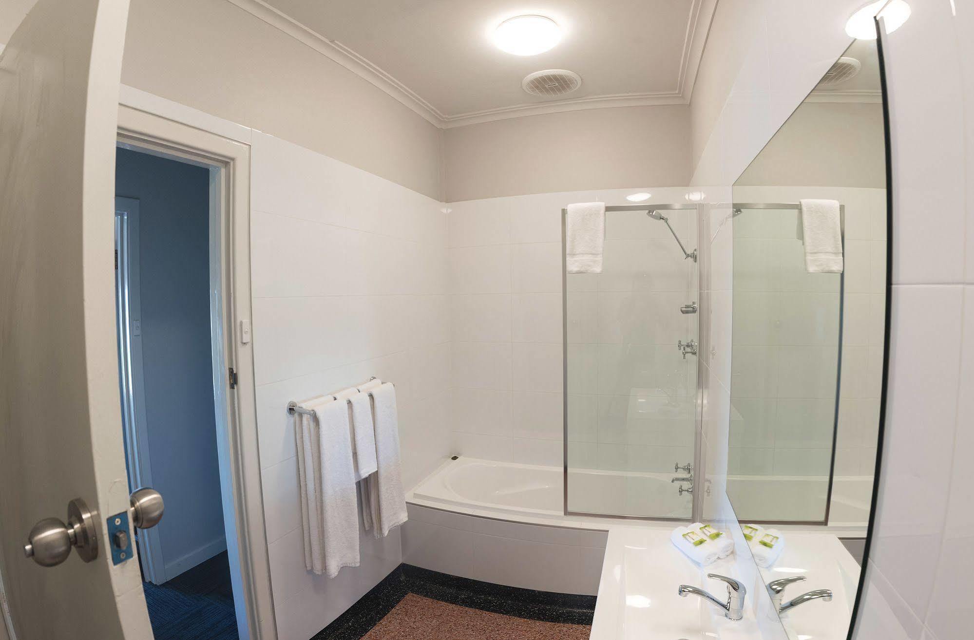 Links Hotel Seaton Екстер'єр фото
